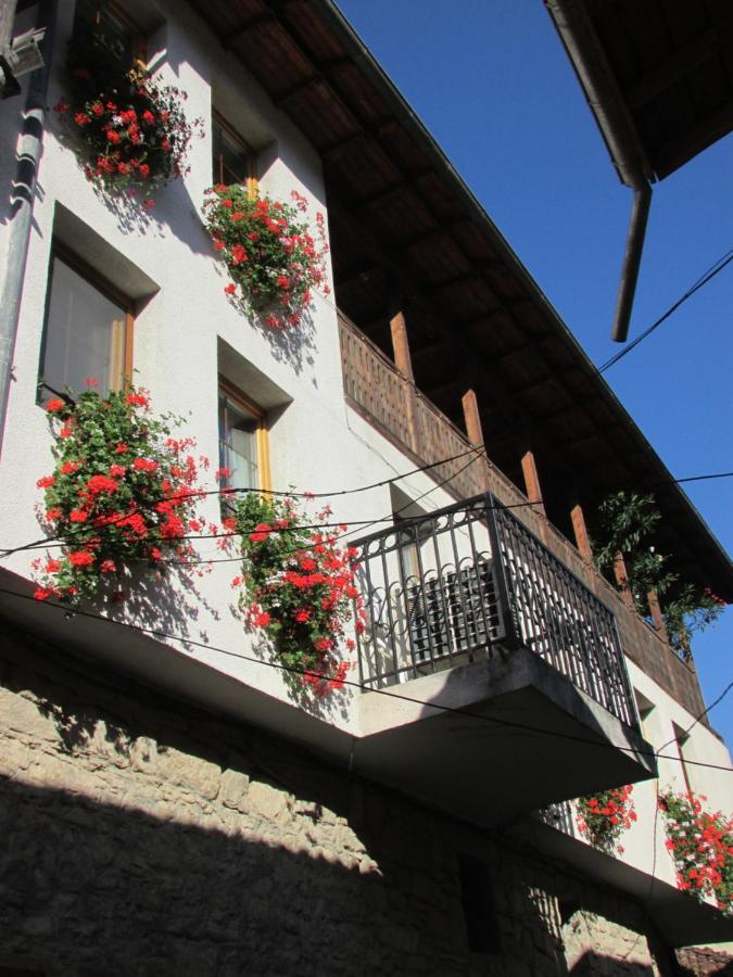 Home With The Veranda Veliko Tŭrnovo Exterior foto