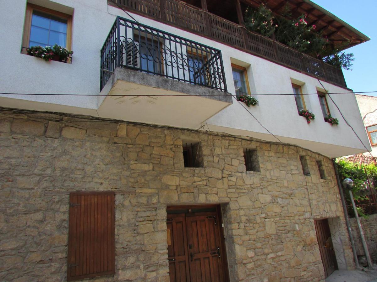 Home With The Veranda Veliko Tŭrnovo Exterior foto