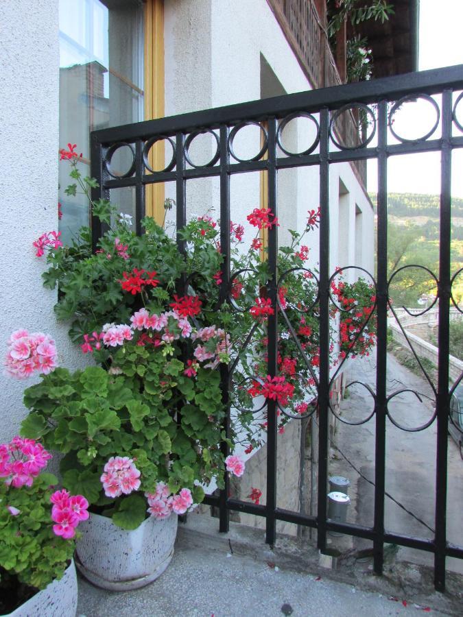 Home With The Veranda Veliko Tŭrnovo Exterior foto