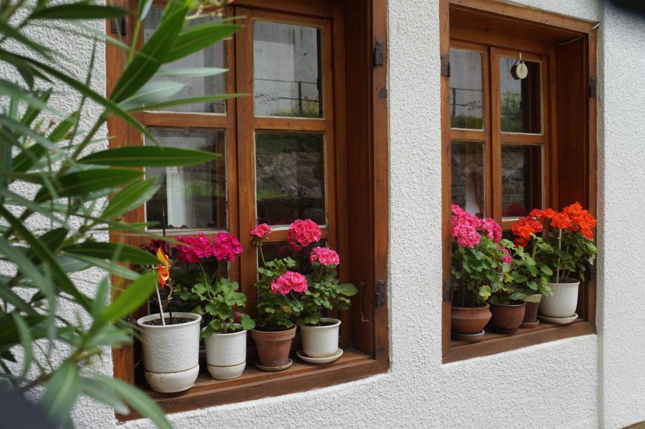 Home With The Veranda Veliko Tŭrnovo Exterior foto